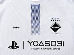 「YOASOBI」,PS発売30周年記念プロジェクトの楽曲リリースを記念して,アパレルブランド「SOPH.」とコラボしたゲームシャツをリリース