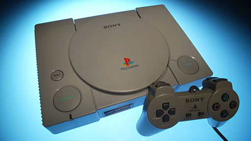 ²èÁü¥®¥ã¥é¥ê¡¼ No.001¤Î¥µ¥à¥Í¥¤¥ë²èÁü / ²ÈÄíÍÑ¥²¡¼¥àµ¡¡ÖPlayStation¡×¤Î³«È¯ÉñÂæÎ¢¤È¤Ï¡£10·î11ÆüÊüÁ÷¤Î¡Ö¿·¥×¥í¥¸¥§¥¯¥ÈX¡ÁÄ©Àï¼Ô¤¿¤Á¡Á¡×¤ÇÆÃ½¸