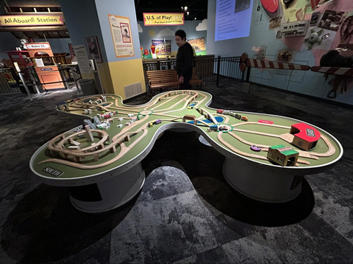 画像ギャラリー No.013のサムネイル画像 / ストロング遊戯博物館で，常設展示「日本のインディーゲーム」がスタート。古今東西のあらゆる"遊び"を保存するその圧倒的なアーカイブ手法と展示哲学とは？