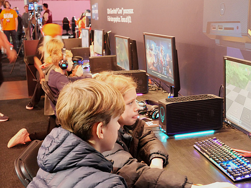 ꡼ No.017Υͥ / DreamHack Winter 2022ץեȥݡȡ夬LANѡƥ䥨ݤͻҤҲ