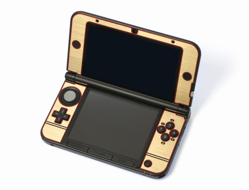 画像集#002のサムネイル/3DS LLの見た目をファミコン風にできるデコシールが7月3日に発売