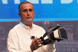 画像ギャラリー No.003のサムネイル画像 / Intel,「Merged Reality」を謳う独自のHMD「Project Alloy」や新型RealSenseカメラをアピール。「IDF 2016」基調講演レポート