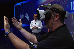 画像ギャラリー No.006のサムネイル画像 / Intel,「Merged Reality」を謳う独自のHMD「Project Alloy」や新型RealSenseカメラをアピール。「IDF 2016」基調講演レポート