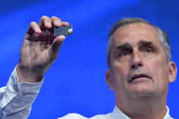 画像ギャラリー No.017のサムネイル画像 / Intel,「Merged Reality」を謳う独自のHMD「Project Alloy」や新型RealSenseカメラをアピール。「IDF 2016」基調講演レポート