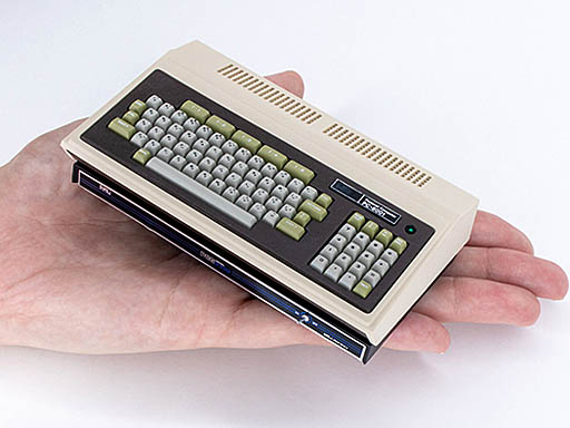 画像ギャラリー No.001のサムネイル画像 / 「PC-8001」を再現した「PasocomMini PC-8001」の一般向け販売が決定。価格は2万4800円(税別)