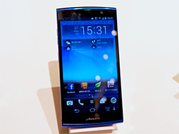 画像ギャラリー No.004のサムネイル画像 / 「5インチフルHD+フルセグがハイエンドの証」。ソフトバンクモバイルが2013年夏モデルスマートフォンを発表