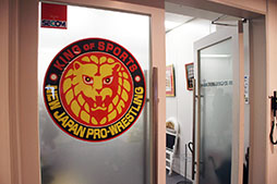画像ギャラリー No.001のサムネイル画像 / 必要なパートナーは，もっとも新日本プロレスを愛するゲーム会社。“ブシモ×新日本プロレス”合同記者会見の模様をレポート