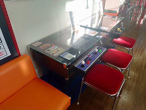 画像ギャラリー No.002のサムネイル画像 / 徳力精工,レトロ調テーブル筐体「Takuyaタクヤ」のテスト設置をアナウンス。オートバックス横須賀中央店にて