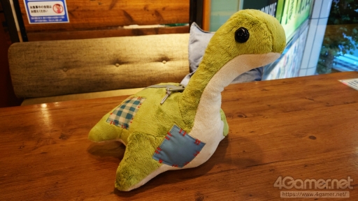 画像ギャラリー No.004のサムネイル画像 / 「Apex Legends」のコラボカフェ「ネッシーカフェ」本日オープン。ワットソンもニッコリ(?)な,たくさんのネッシーが待っている!