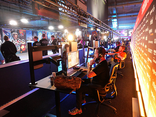 ꡼ No.007Υͥ / DreamHack Winter 2022׳šǸŤˤƺLANѡƥϡ५㡼κŵȤƤȯŸ