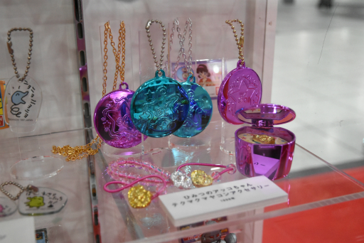 画像ギャラリー No.011のサムネイル画像 / JR品川駅にて開催中の「ガシャポン 45周年博」をレポート。歴代ガシャポンの一斉展示や無料で回せる自販機の設置も
