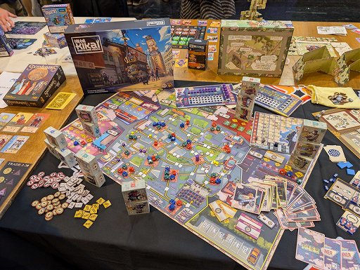 画像ギャラリー No.062のサムネイル画像 / 大幅にボリュームアップしたSPIEL'25。ドイツゲーム賞銅賞は林 尚志氏「ボムバスターズ」が受賞